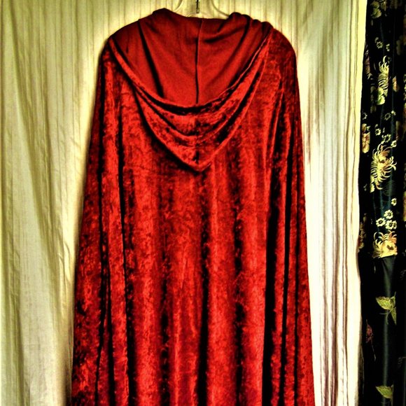 LONG RED HOODED VELOUR CAPE 14-16 - Picture 2 of 4